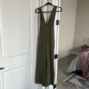 Sincerely Jules Olive Green Plunge Front Pocket Overalls Small (New)